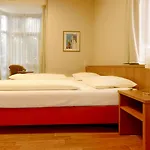 Traveller 3*
