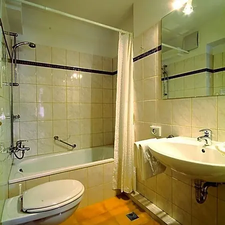 Traveller Hotel