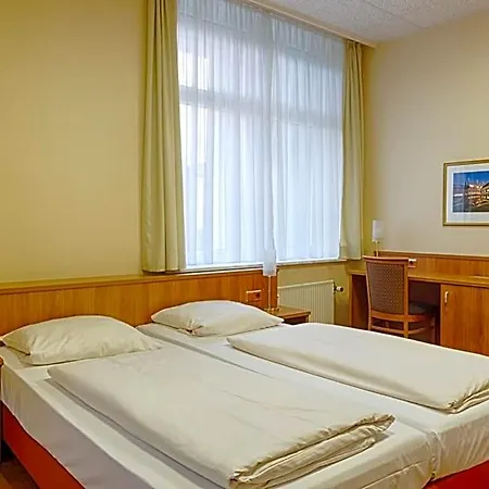 Hotel Traveller 3*
