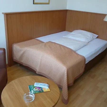 Hotel Traveller